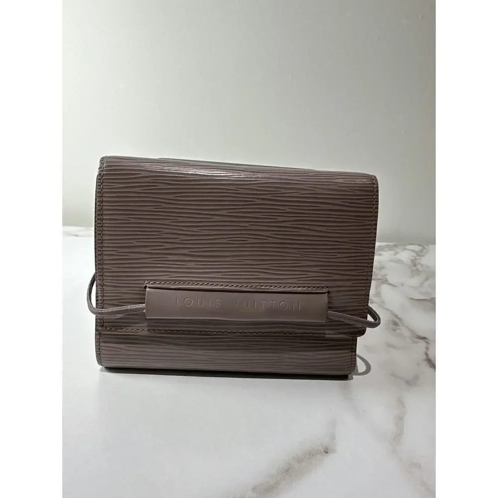 Louis Vuitton Taupe Leather Epi Wallet - Elegant and Stylish